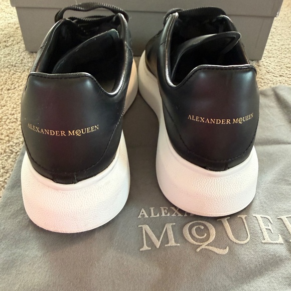 Alexander McQueen Women's Oversized Sneaker in Black 37 / 7 - Picture 8 of 12